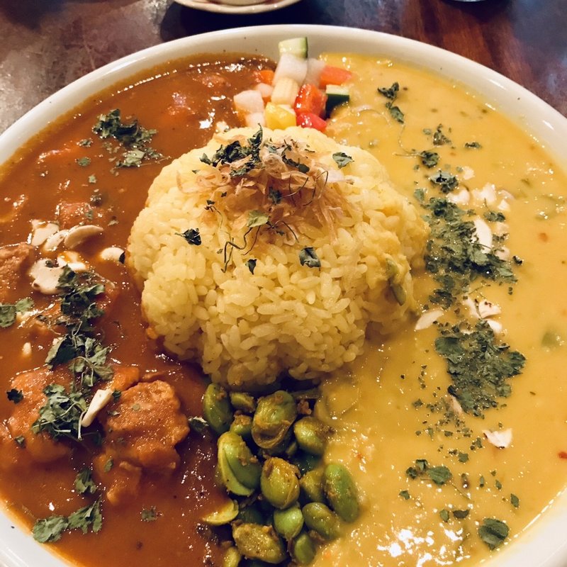 ホタテとチキンの2種プレート、チャイ(カンテ グランデ 中津本店 )