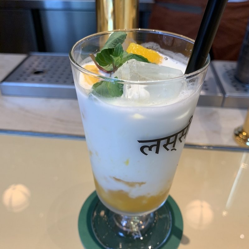 マンゴーラッシー(カレー居酒屋 『YELLOW』)