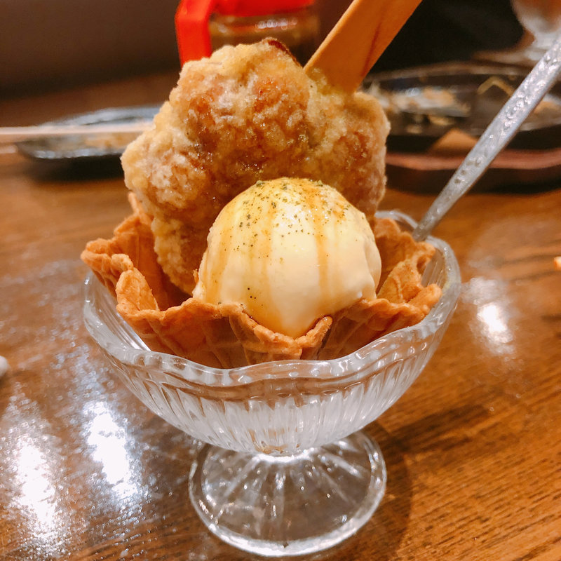 揚げもみじ饅頭 バニラアイス添え(広島お好み焼き Big-Pig 神田カープ本店)