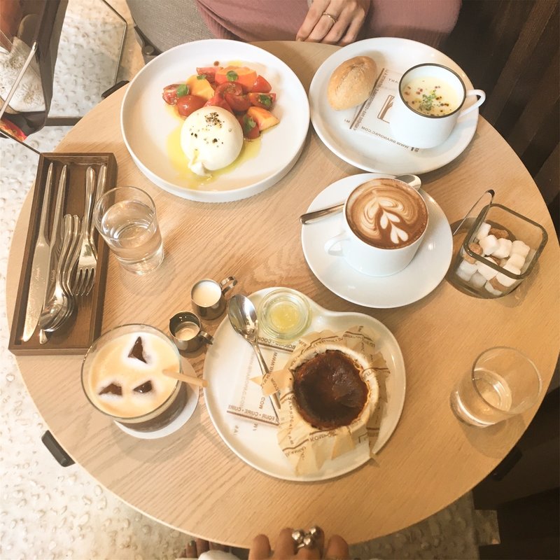 山梨県産ネクタリンとトマトのカプレーゼ(KASHIYAMA DAIKANYAMA)