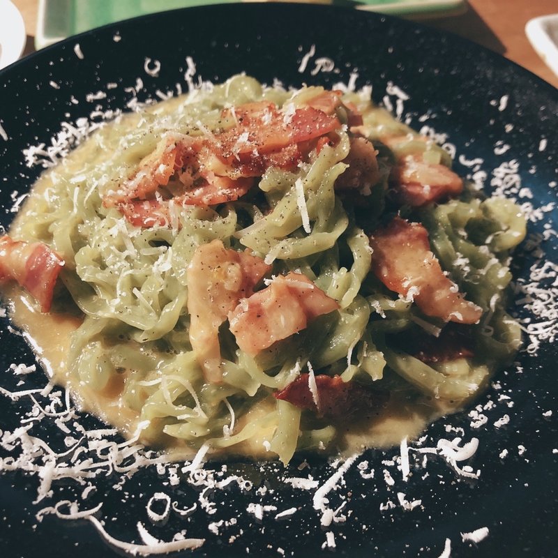 あだち菜うどんのカルボナーラ(プエドバル)