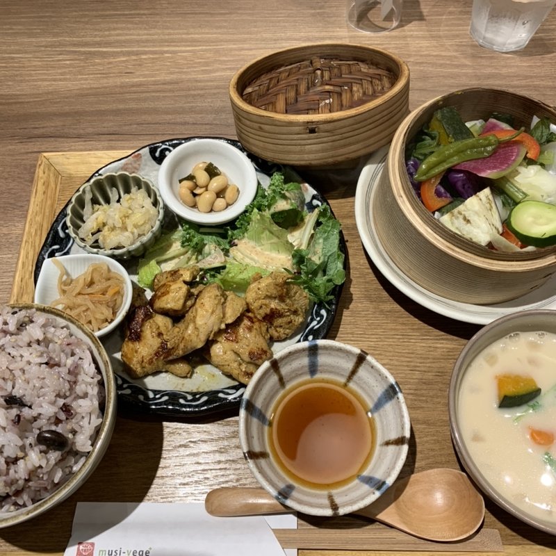 vege-vegeプレート(musi-vege+ 阪急三番街店（ムシベジプラス）)