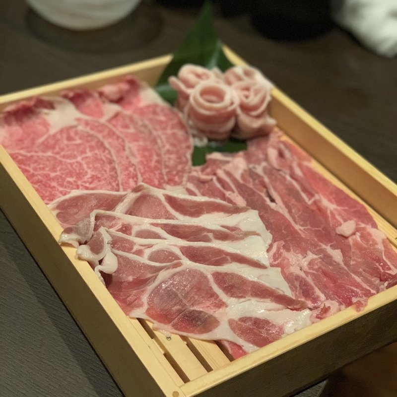 牛たん＋霧島豚＋鴨と10種のキノコ＋お野菜のしゃぶしゃぶ(Mr.mushroom名古屋駅店 )