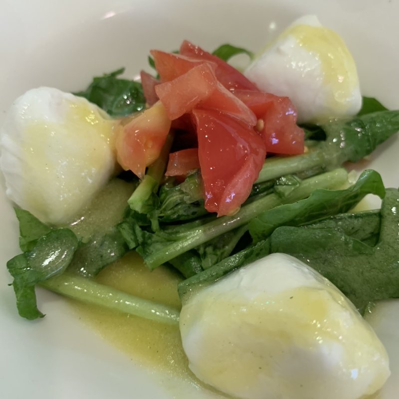 フレッシュチーズとトマトのサラダ(サイゼリヤ大船松竹S.C店)