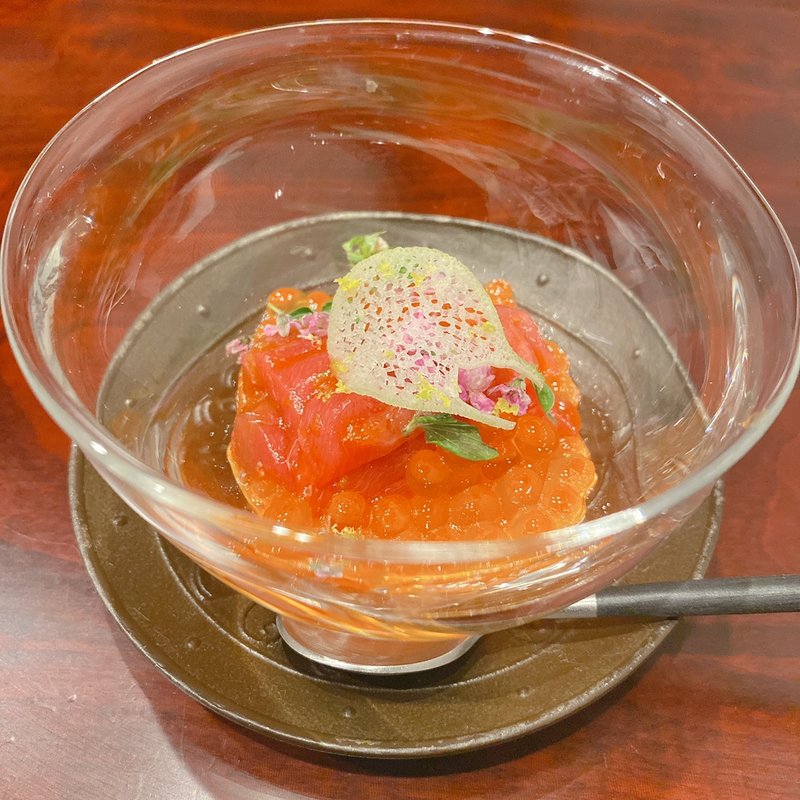 まぐろ　いくら　黄身醤油(但)