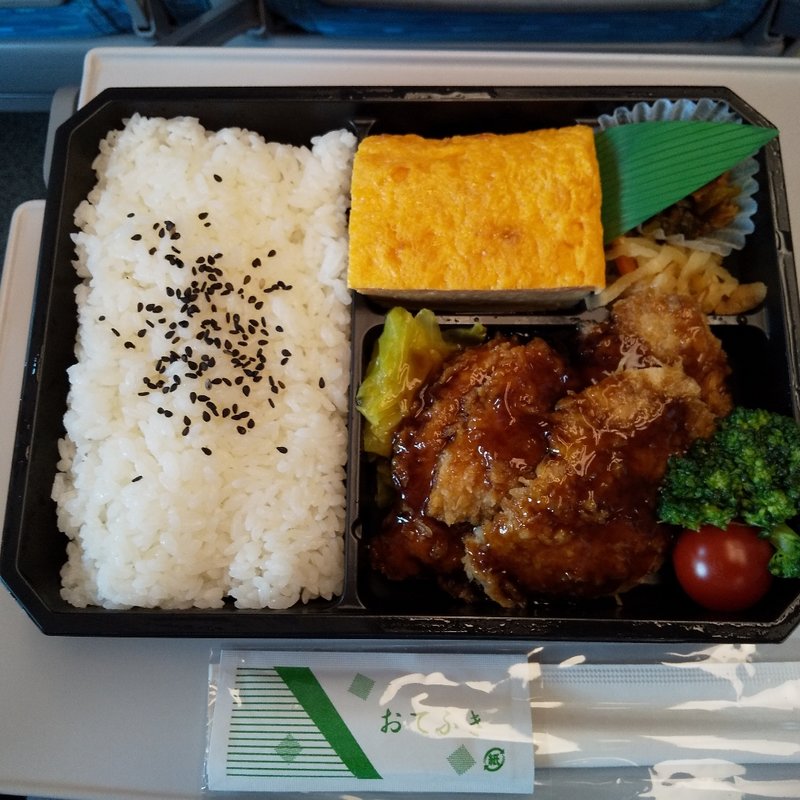 夢創鶏チキンカツと塚だま出し巻きのお弁当(塚田農場OBENTO&DELI エキュート品川サウス店)