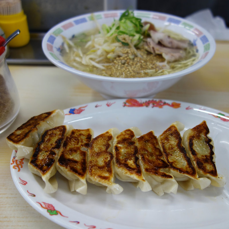 餃子8個(博多ラーメンはかたや 百年橋店)