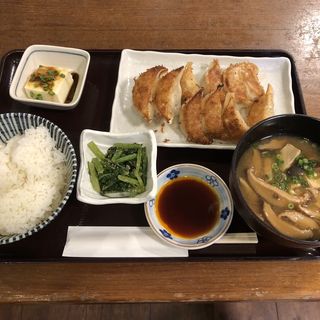 村の餃子定食(伊豆・村の駅の台所　うめぇら食堂)