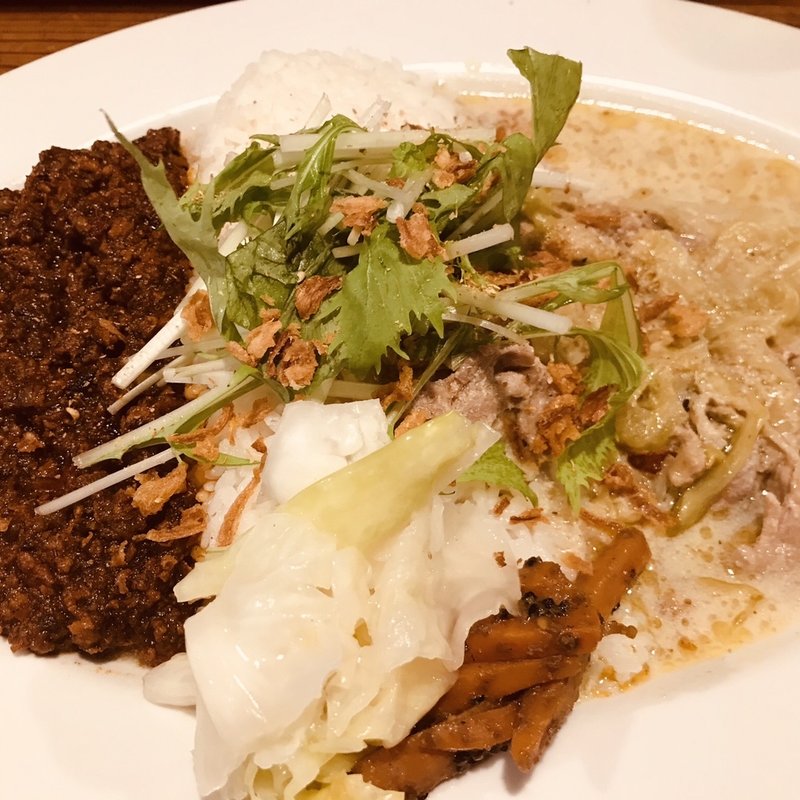 日替わり（ スパイシーキーマカレー＆日替わり）(梵平)