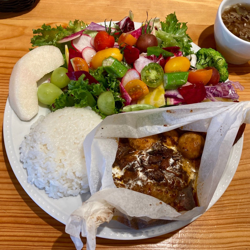 ブラウンマッシュルーム入りビーフシチューソースのハンバーグ(ワインバルKIKUO)