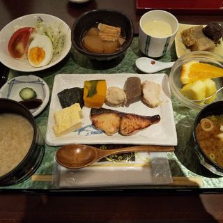 和食(朝食・プレート)(おばな （にほんりょうり おばな）)