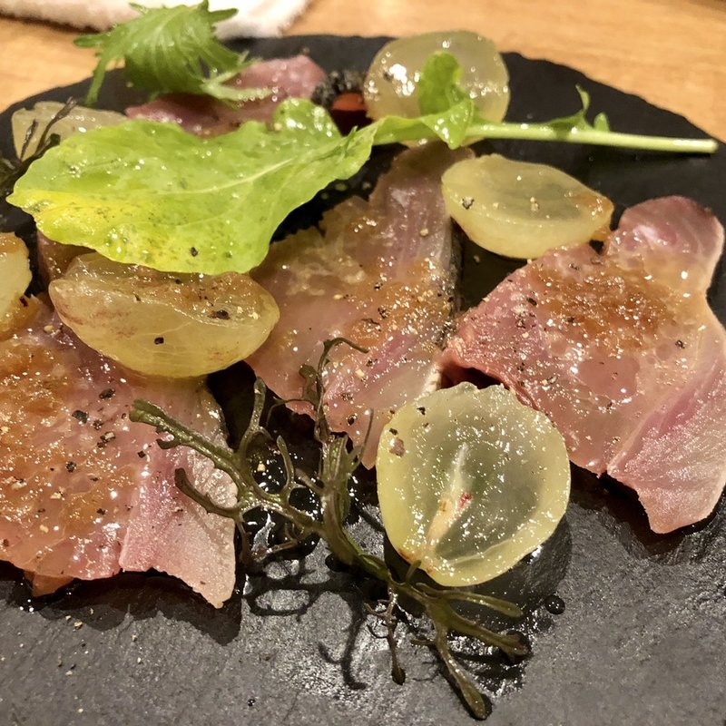 マグロのカルパッチョ(欧風食堂・酒場 パーラーコマツ)