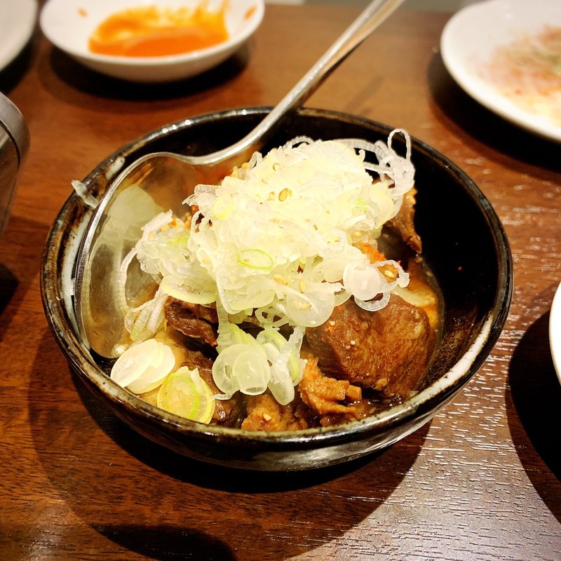 ピリ辛もつ煮込み(焼肉ホルモン 新井屋 渋谷)