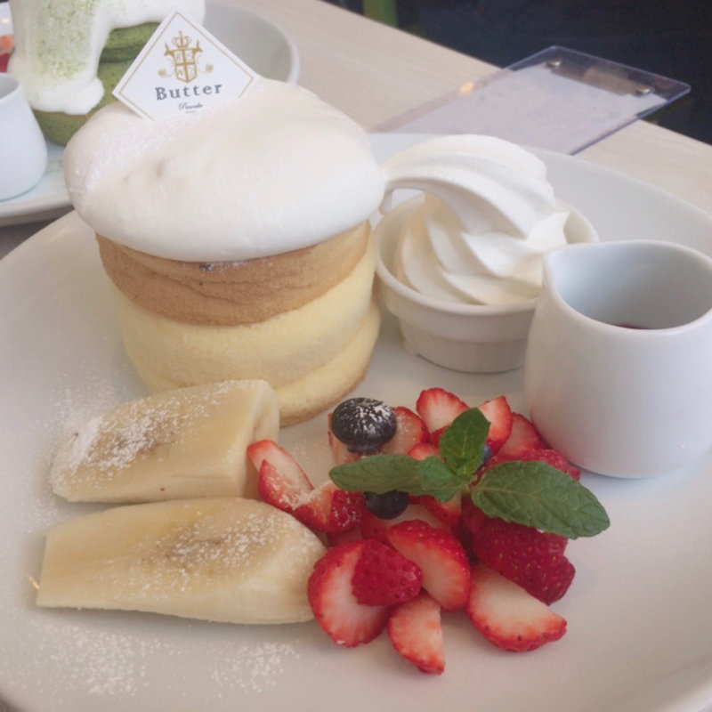 ミックスベリーのホワイトタワー(Butter 横浜ベイクォーター店)