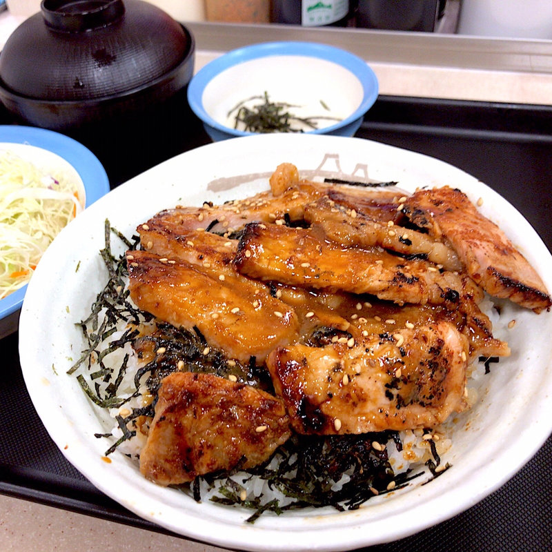 味噌漬けトンテキ丼 生野菜セット とろろ(松屋 喜多見店)