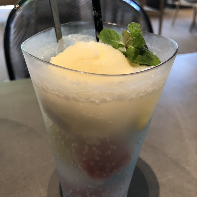 カラフル☆クリームソーダ(CAFE STRATA)