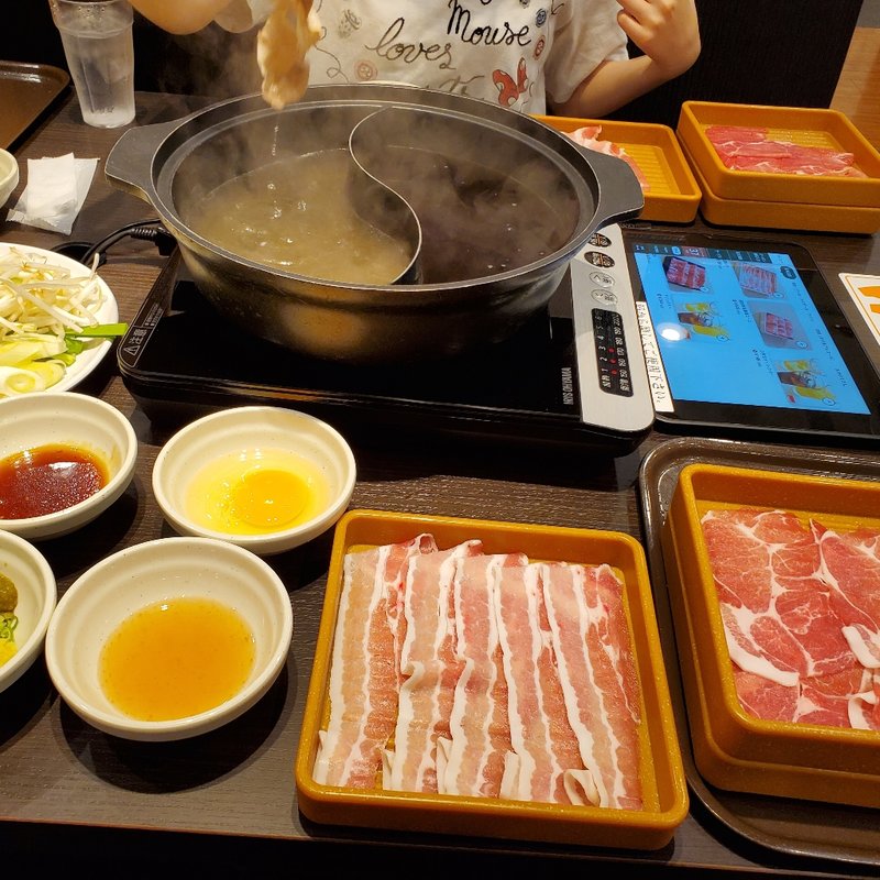 【店舗限定】ランチ：お肉3皿付き

(しゃぶ葉 札幌西岡店)