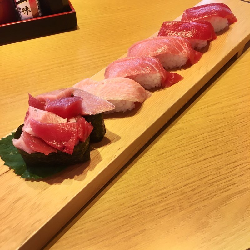 本まぐろづくし(回転寿司 すしえもん ブランチ博多パピヨンガーデン店)