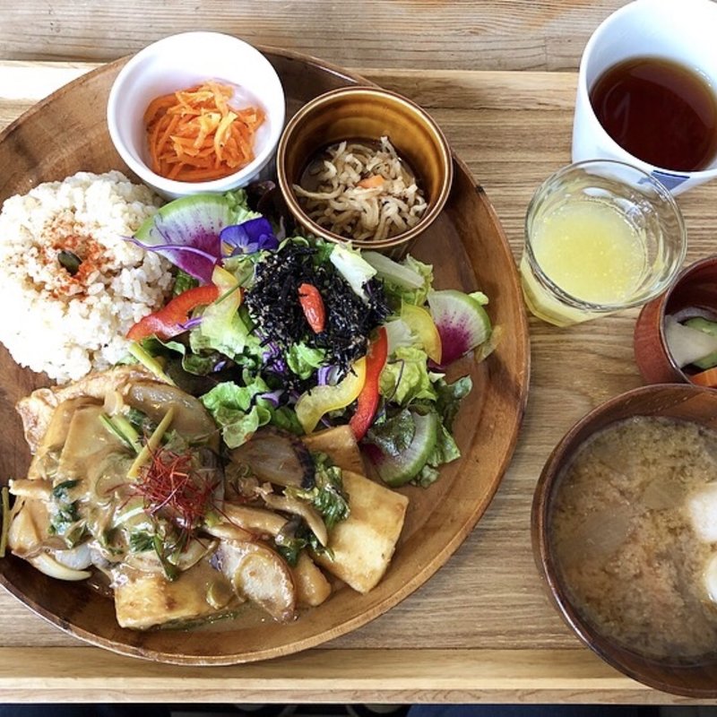 高野豆腐と野菜のゴマ生姜焼き(musubi cafe)