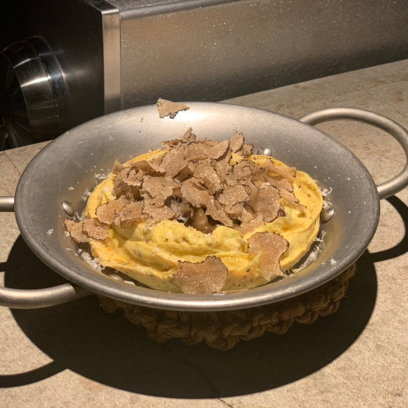 サマートリュフのオムレツ(RODEO & CAFE)