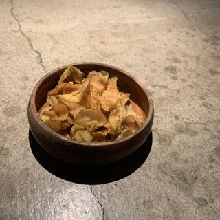 お通しのポテトチップス(RODEO & CAFE)