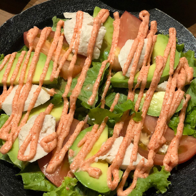 アボカドとささみの明太ソース(酒席まつした)