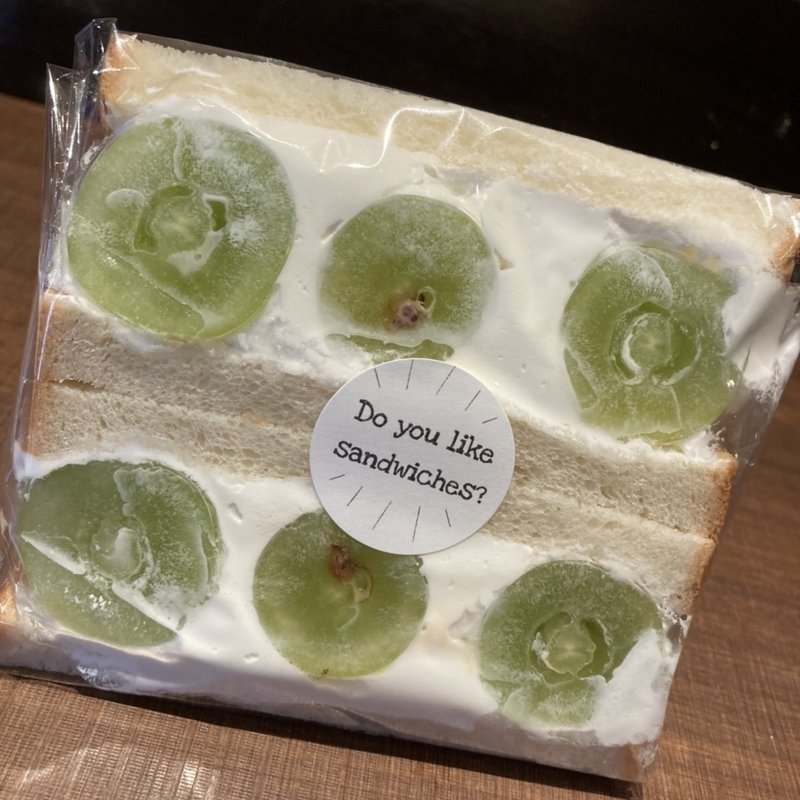 シャインマスカットフルーツサンド(Room105 （ルームイチマルゴ）)