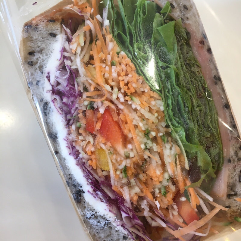 彩り8種野菜のサンドイッチ(ベーカリーハレビノ 柏店)