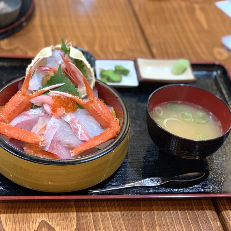 特選海鮮丼単品（丼、汁、漬け物付き）(お食事処 海心 )