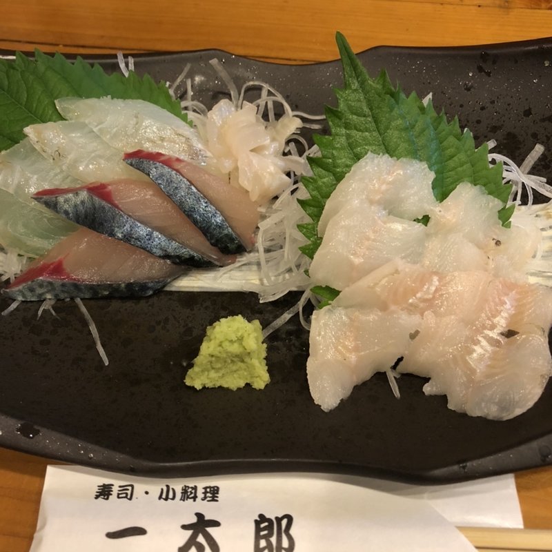 ひむか本サバ刺、ヒラメ刺、縁側刺、穴子刺(一太郎・寿司小料理 )