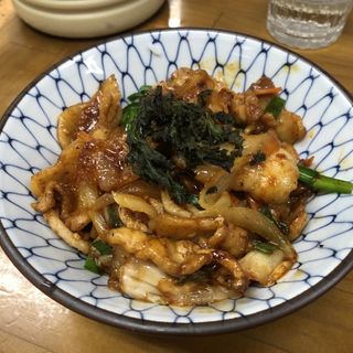 豚ニラキムチ丼(ラーメン専科 竹末食堂)