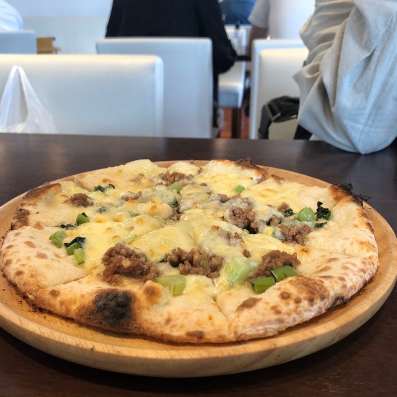 野沢菜と豚挽肉のピザ(モンテクッチーナ （Montagne Cucina）)