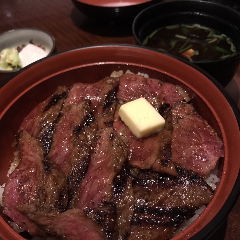 名物ビフテキ丼(にっぽんの洋食 赤坂津つ井)