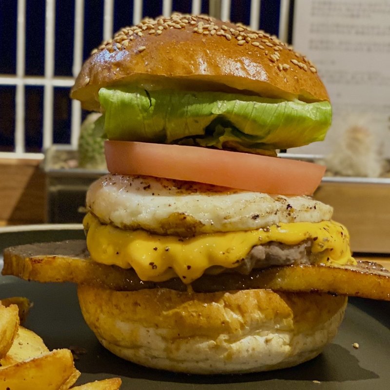 燻製塩ベーコンチーズエッグバーガー(マルハチバーガースタンド)