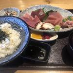 海鮮丼(勝浦港 市場食堂 勝喰 （カツウラコウ イチバショクドウ カックラウ）)