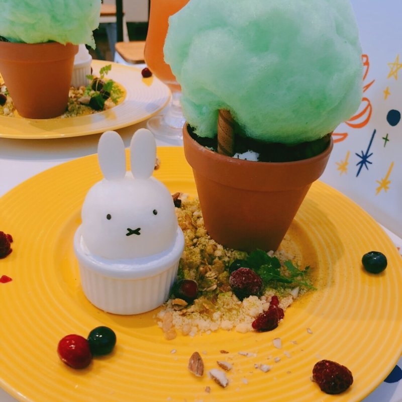 ミッフィー と大きな木のムースケーキ(TOKYO BOX cafe&space 東京ソラマチ店)