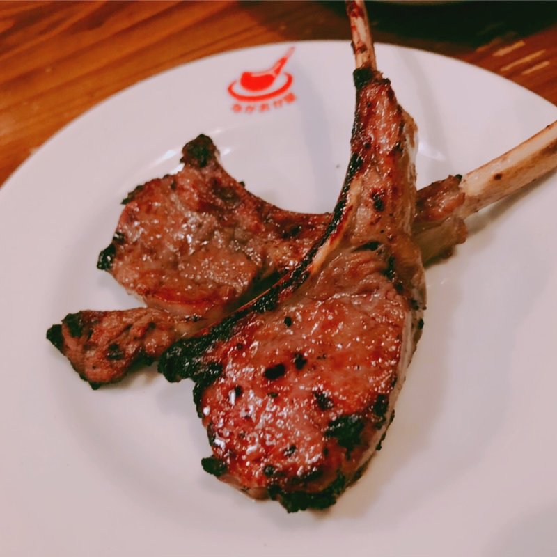 かぶりつきラムチョップ　タレ　1本(下町バル ながおか屋)