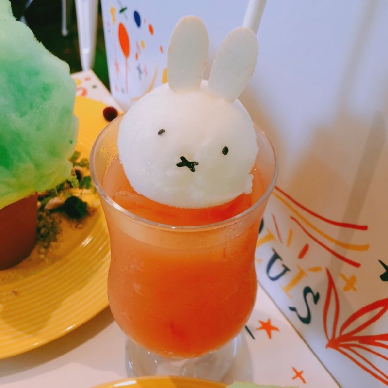 ミッフィー のオレンジフロート(TOKYO BOX cafe&space 東京ソラマチ店)