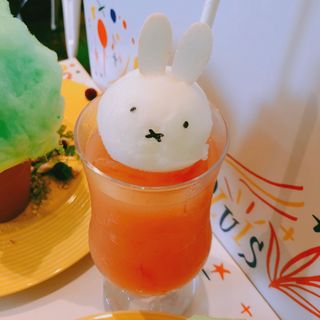 ミッフィー のオレンジフロート(TOKYO BOX cafe&space 東京ソラマチ店)