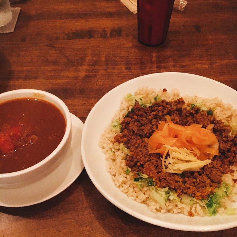 チキンとトマトカレー＋キーマ(ライオンシェア)