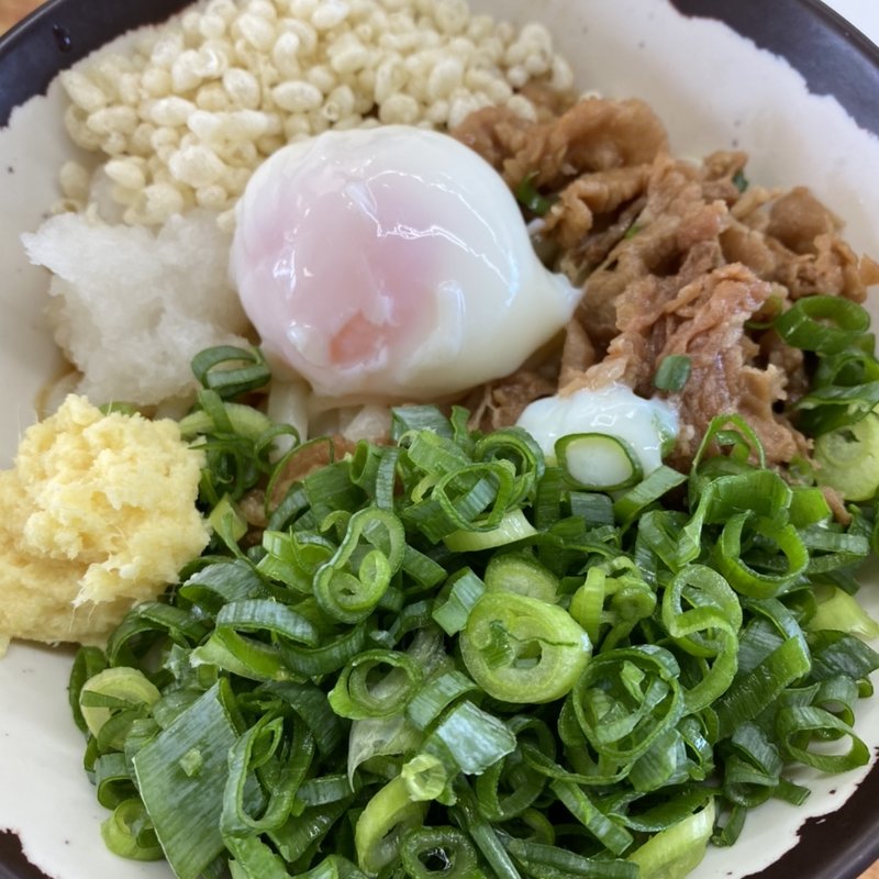肉玉ぶっかけうどん(津田の松原サービスエリア　ベーカリーコーナー)