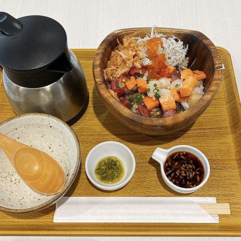 海鮮ぶっかけ丼(こめらく 海鮮茶漬けとおむすびと。 海老名SA店)