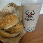 紅茶ミルクティー+ハンバーガー(台湾悪魔ジーパイ)