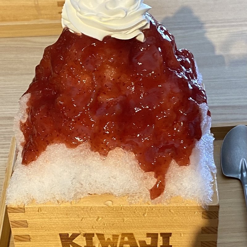 スペシャル苺パルフェ(キワジ市場本店高松市瀬戸内町)