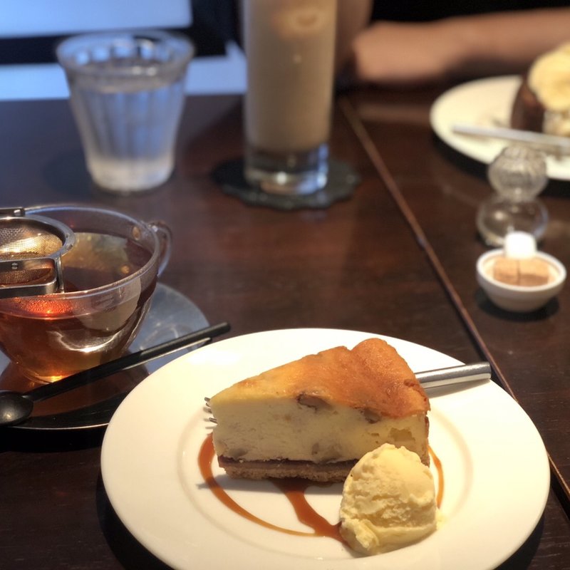 イチジクとくるみのベイクドチーズケーキとアルションブルー(Parfum)