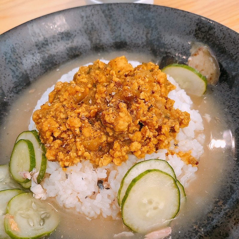 CurryAveshiの出張カレー 梅と海苔ナムルのキーマアツヒヤ 氷結！鯖冷や汁(cafe Kiss shot)