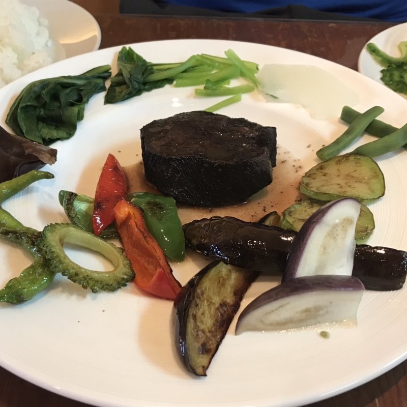 牛タンの赤ワイン煮込み(Cafe Lalala Kitchen)