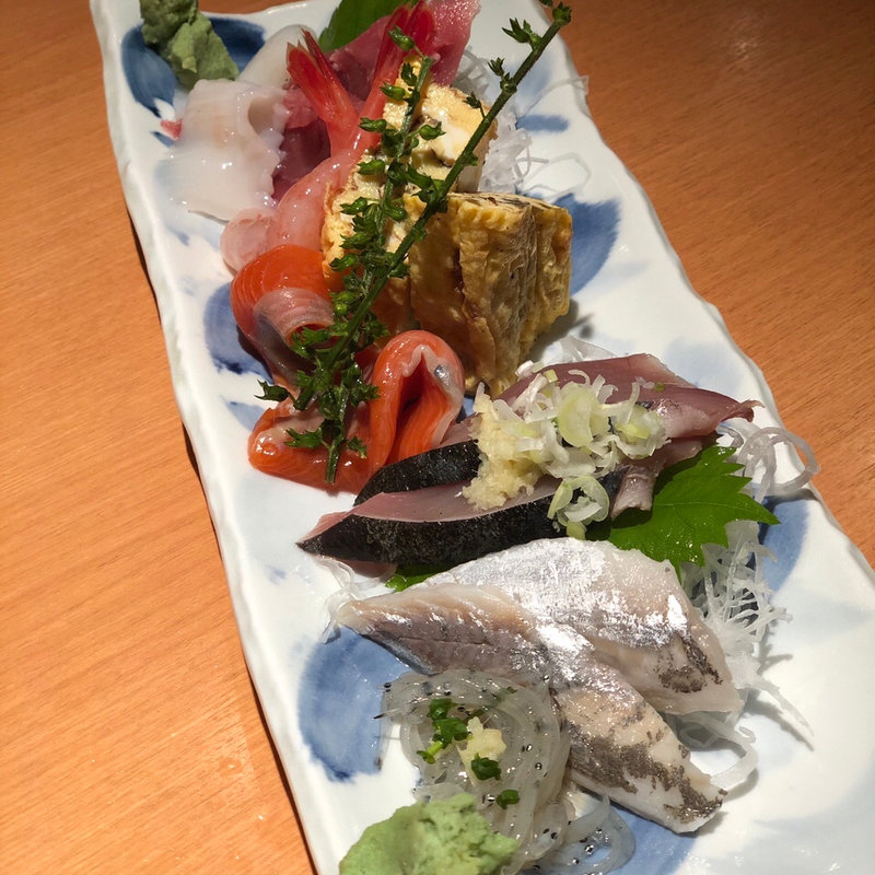 刺身盛り合わせ(魚がし鮨 田町本店 （うおがしすし）)