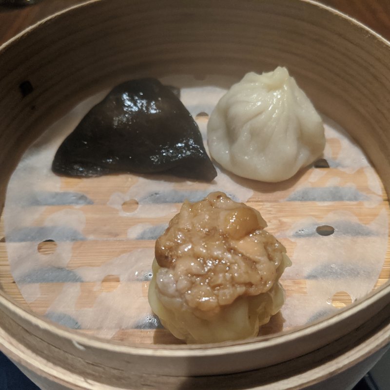 トリュフ　海老蒸し餃子、ポルチーニ　焼売、松茸　小籠包(series)