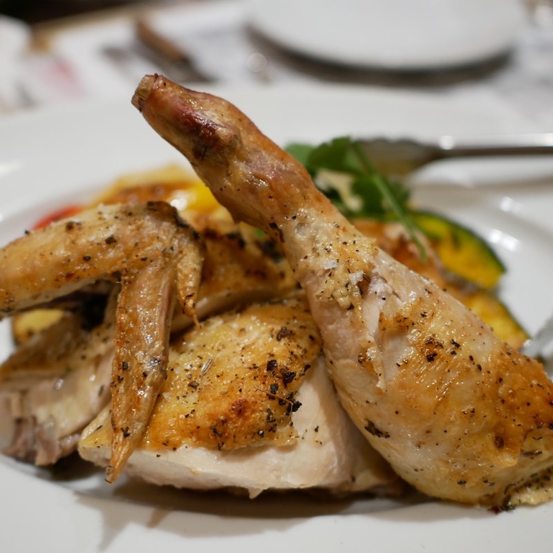 国産鶏の回転ロースト　香草風味　リンゴソース(イル・メルカート・アンジェロ)